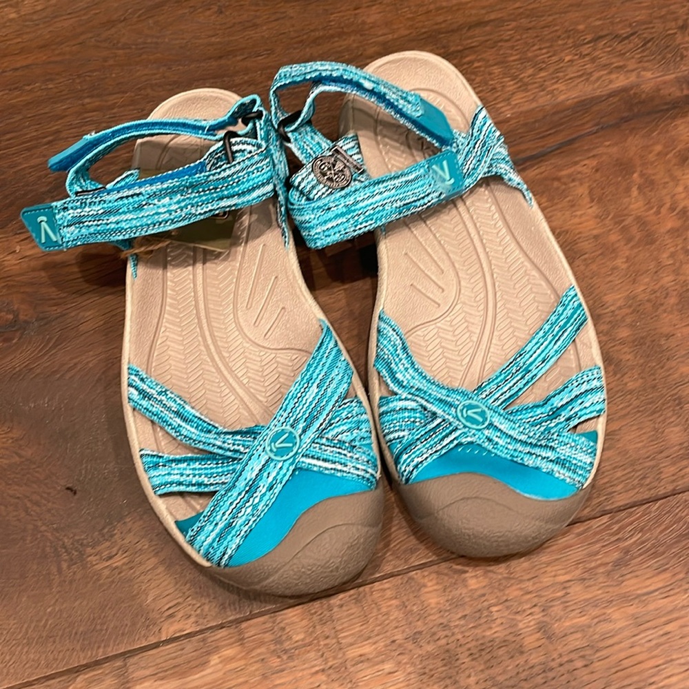 NWT Keen waterproof hiking sandals W7